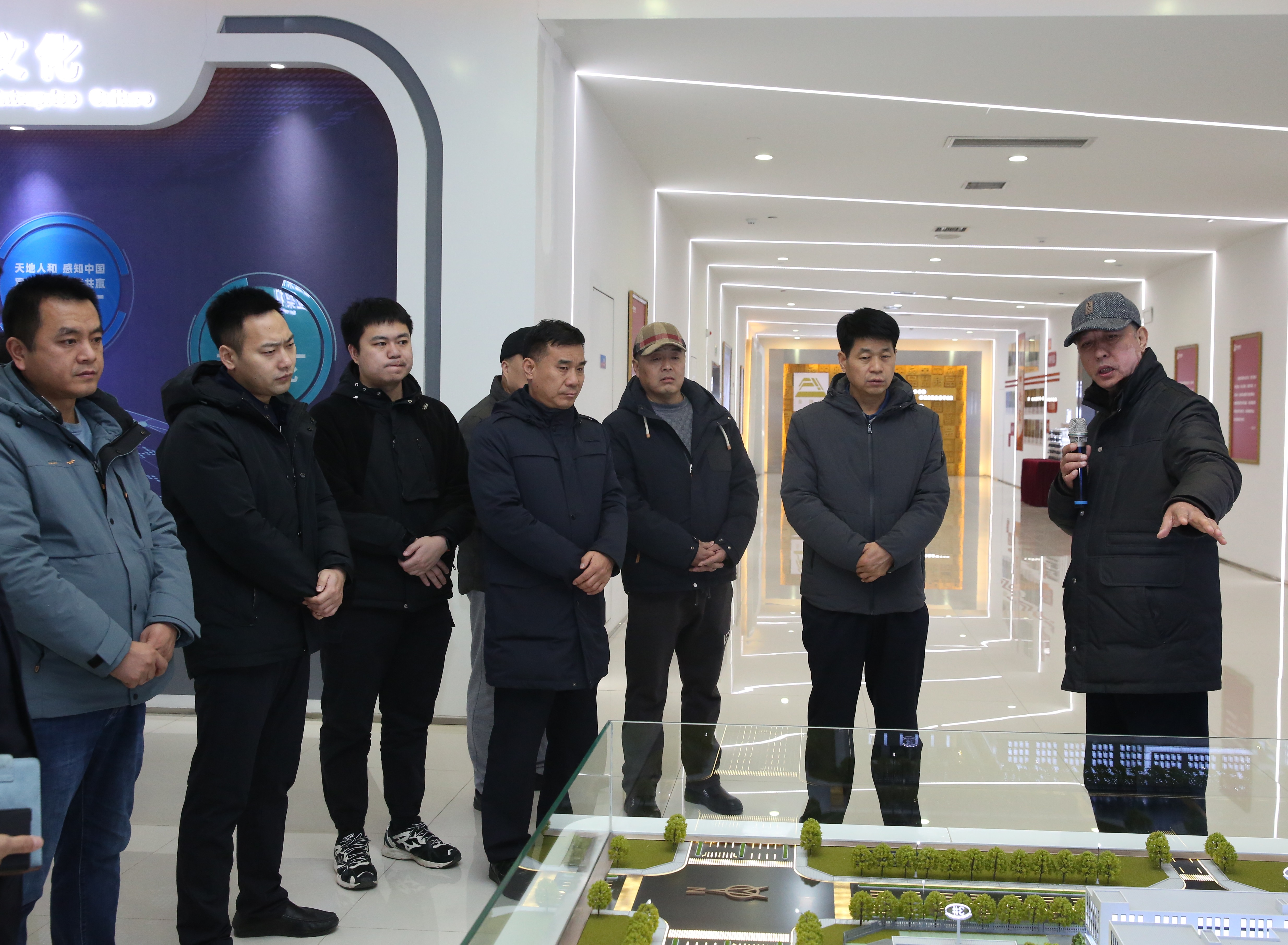 市公安局党委来我司开展“进建商”运动_众赢国际版