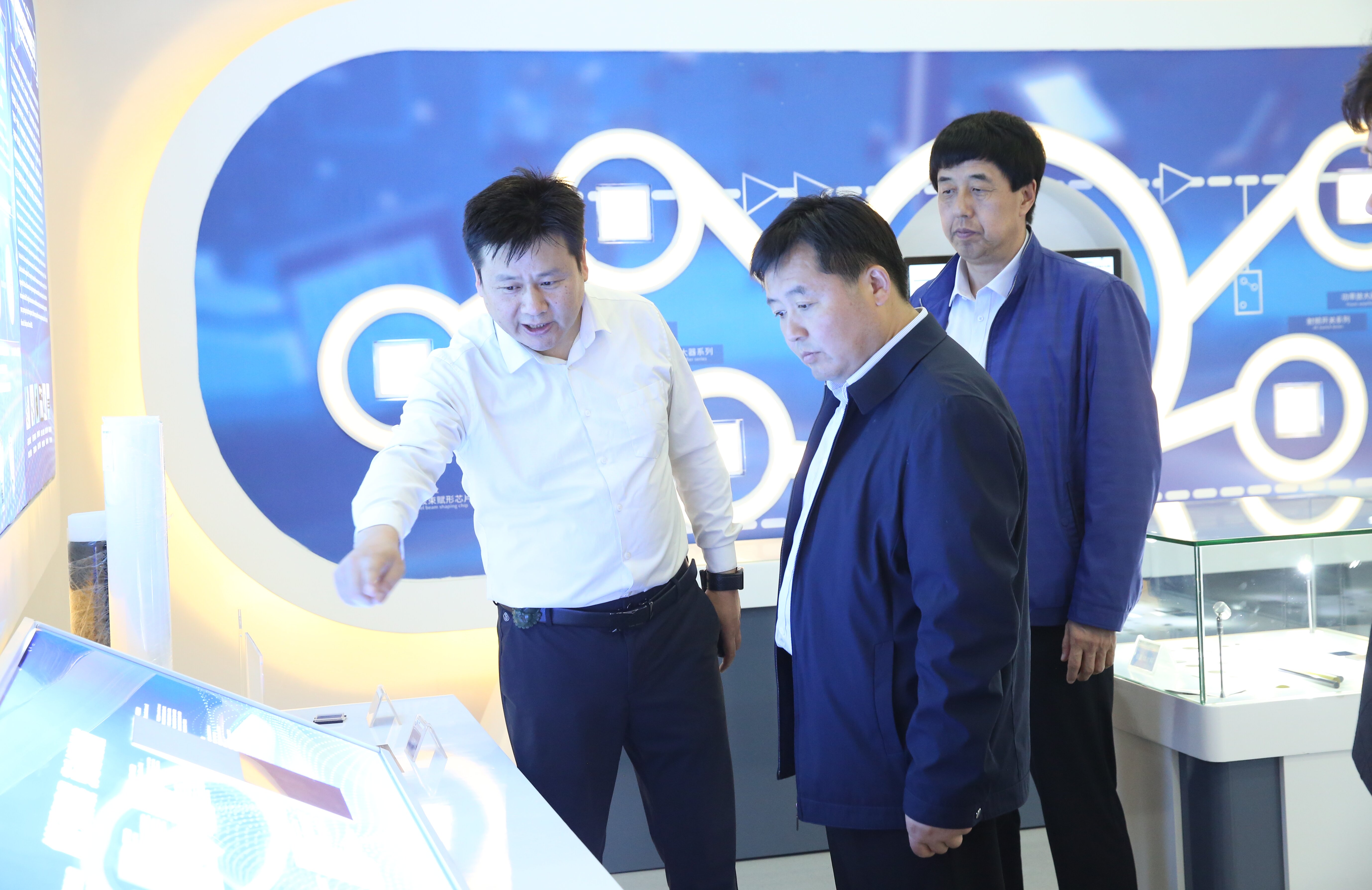 商洛市商州区委常委副区长吴旭东来我司调研_众赢国际版