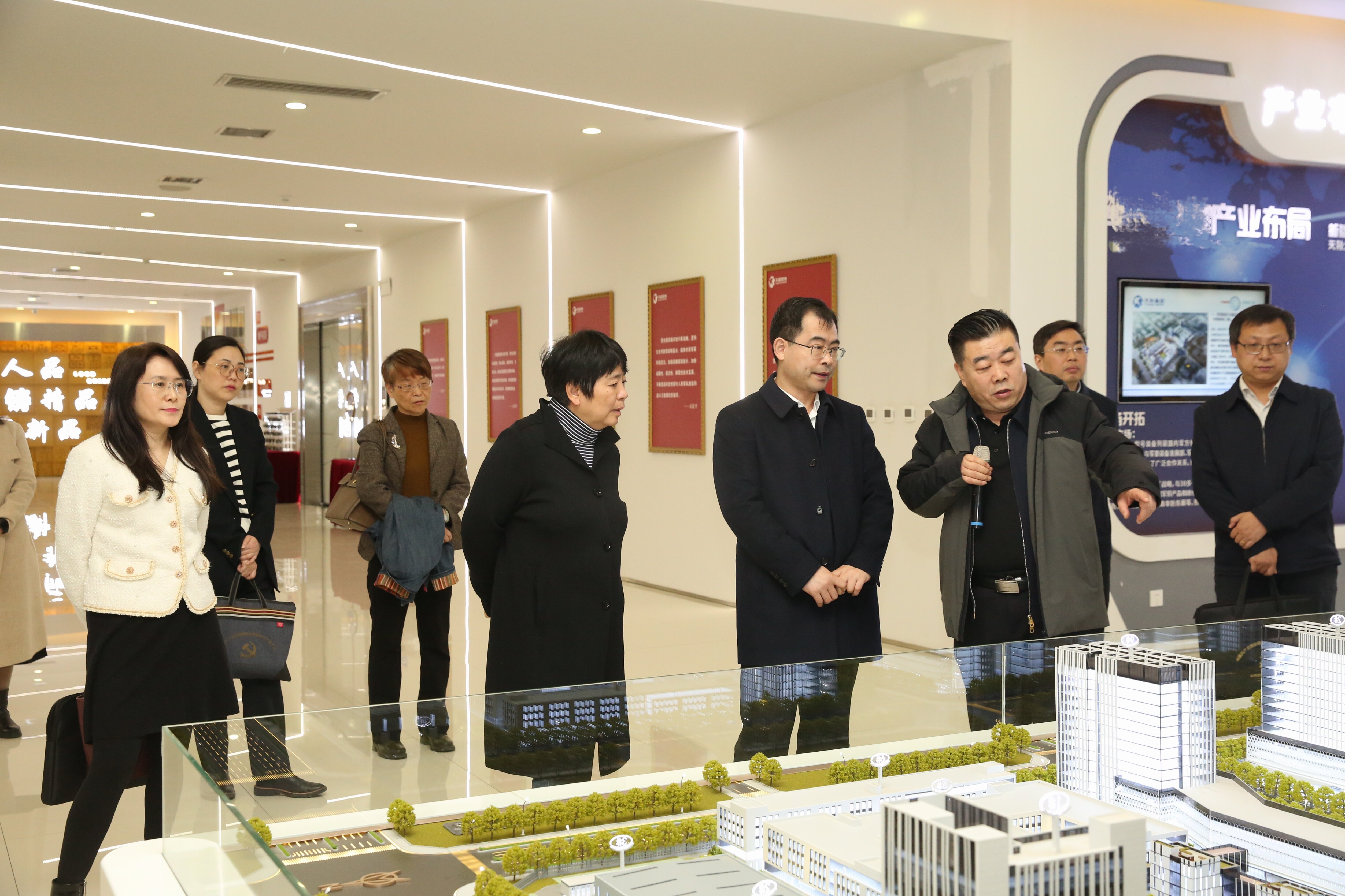 西安邮电大学校长卢光跃来我司开展访企拓岗运动_众赢国际版