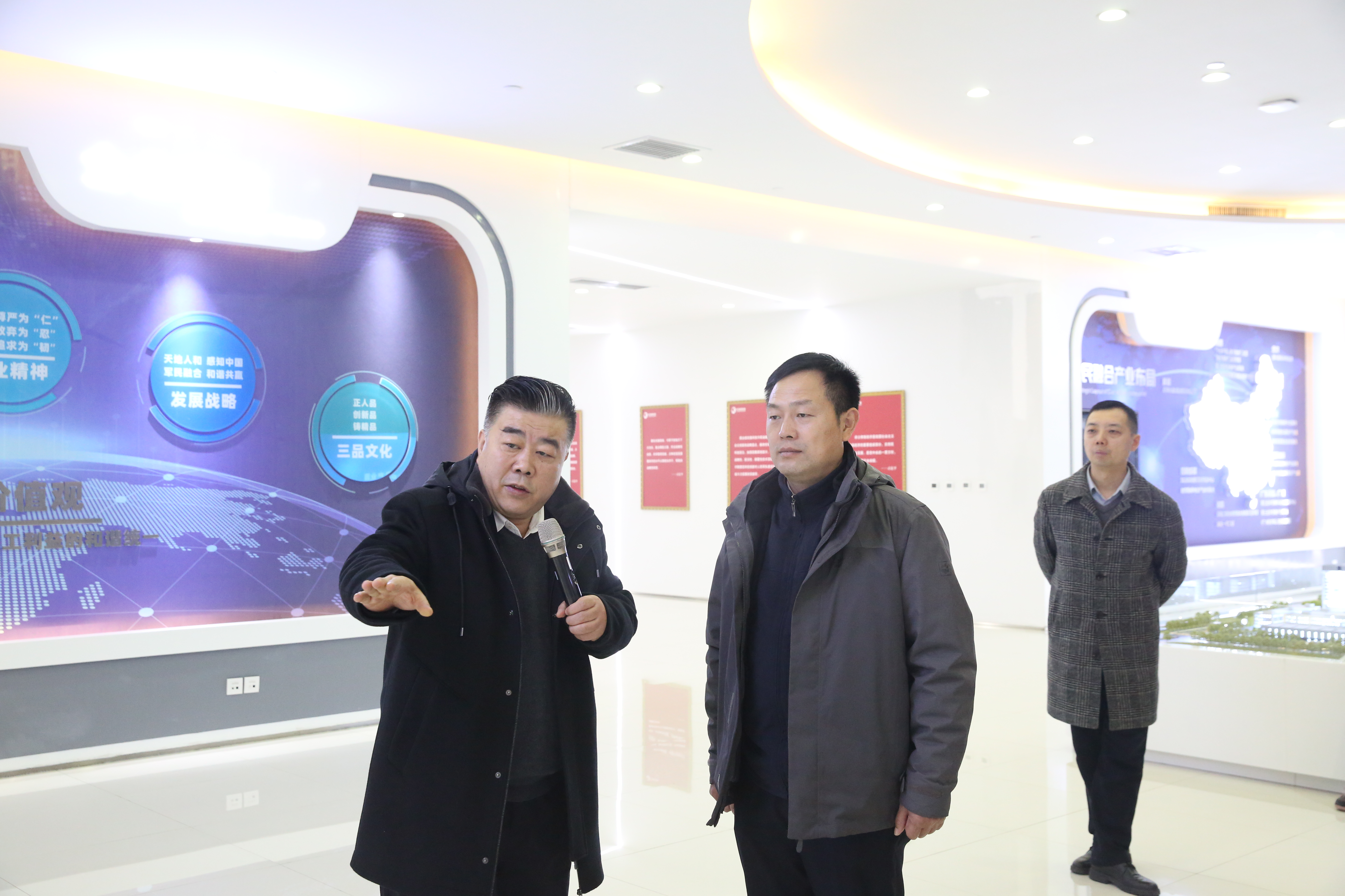 西安市工信局副局长郭亚龙率队来众赢国际版防务调研——众赢国际版防务携手西咸新区共筑低空经济立异树模新高地_众赢国际版