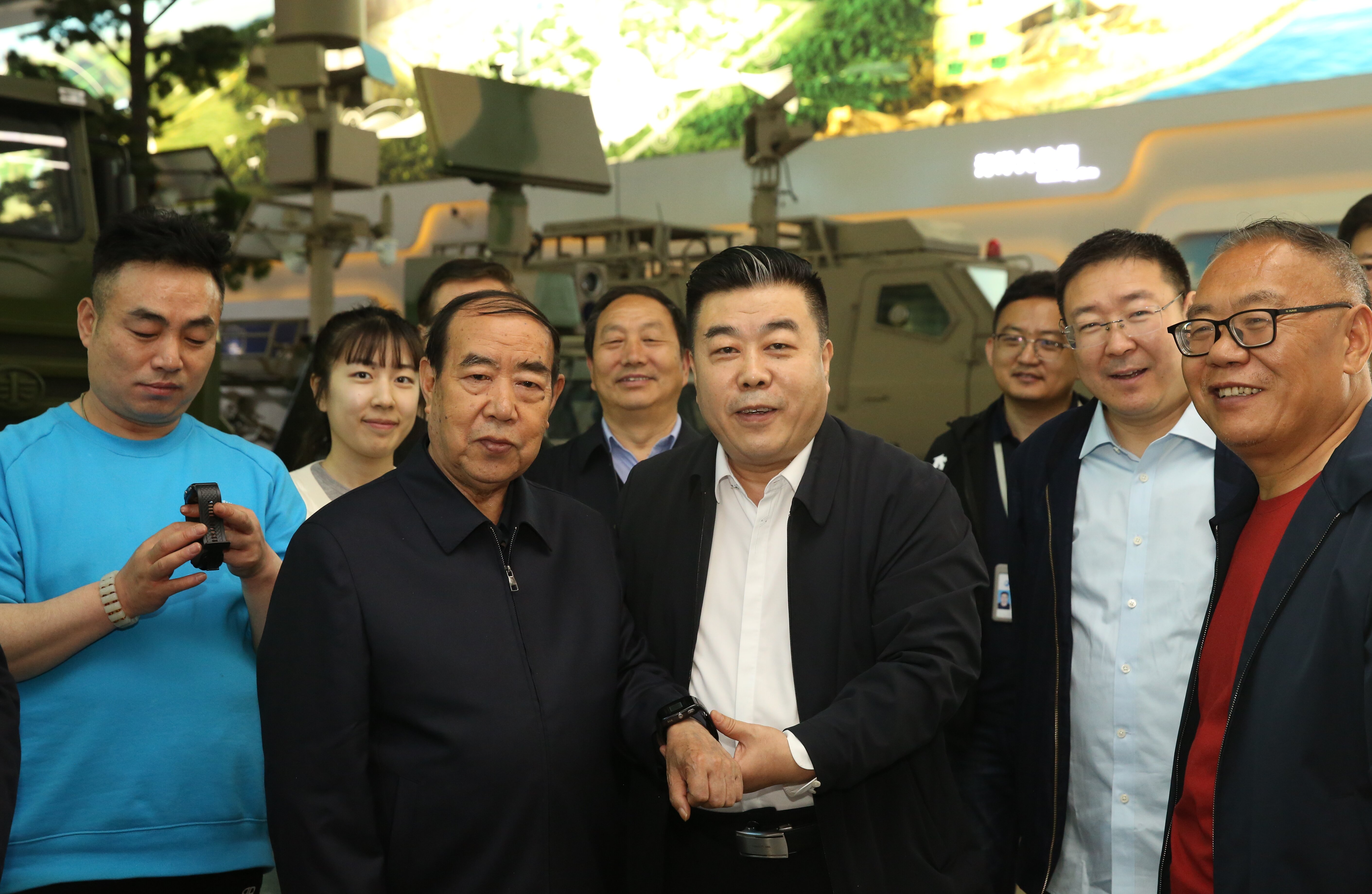 陕西省作协主席贾平凹一行莅临公司旅行指导_众赢国际版