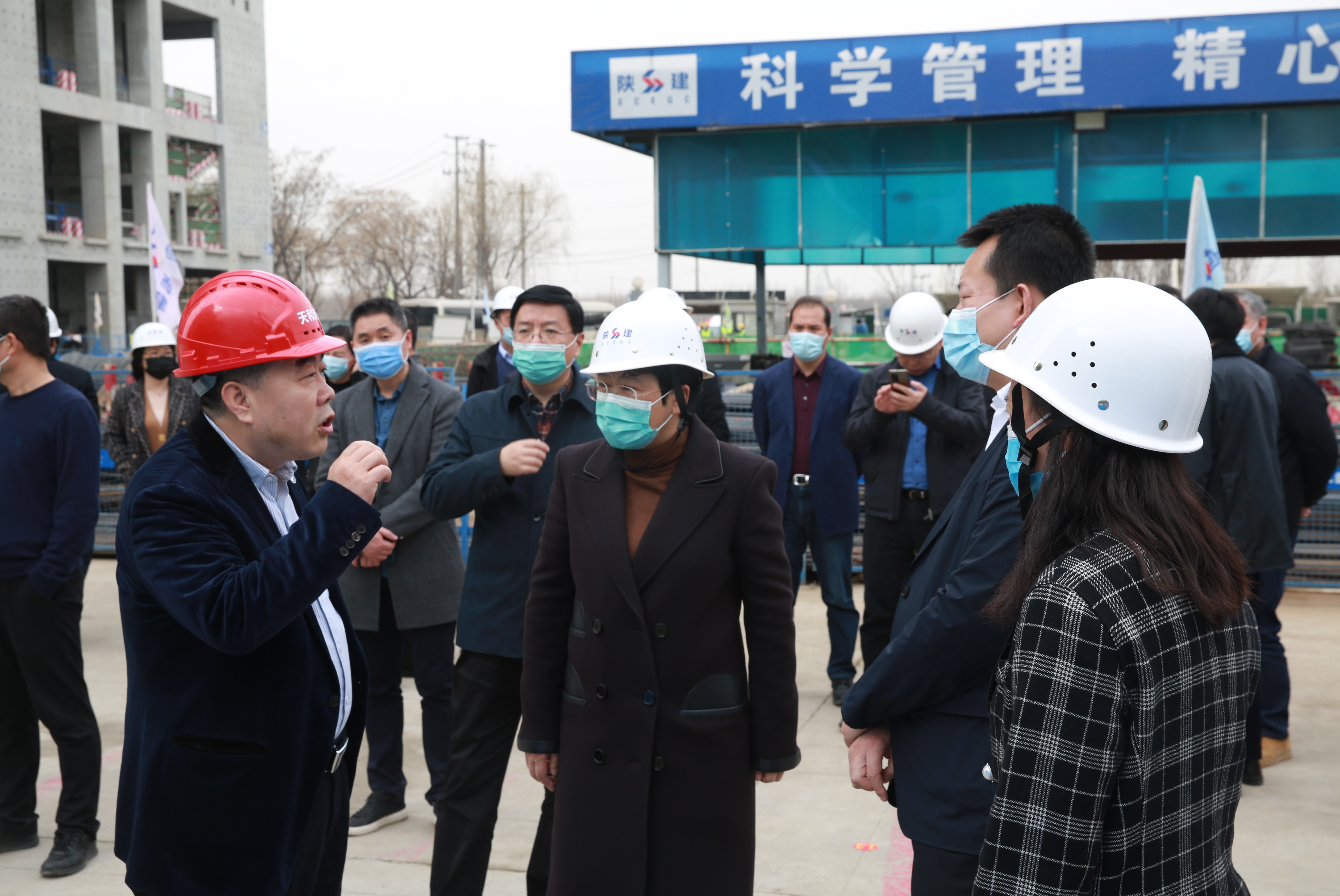 西安市委常委、高新区党工委书记马鲜萍一行莅临5G通讯工业园观摩指导事情_众赢国际版