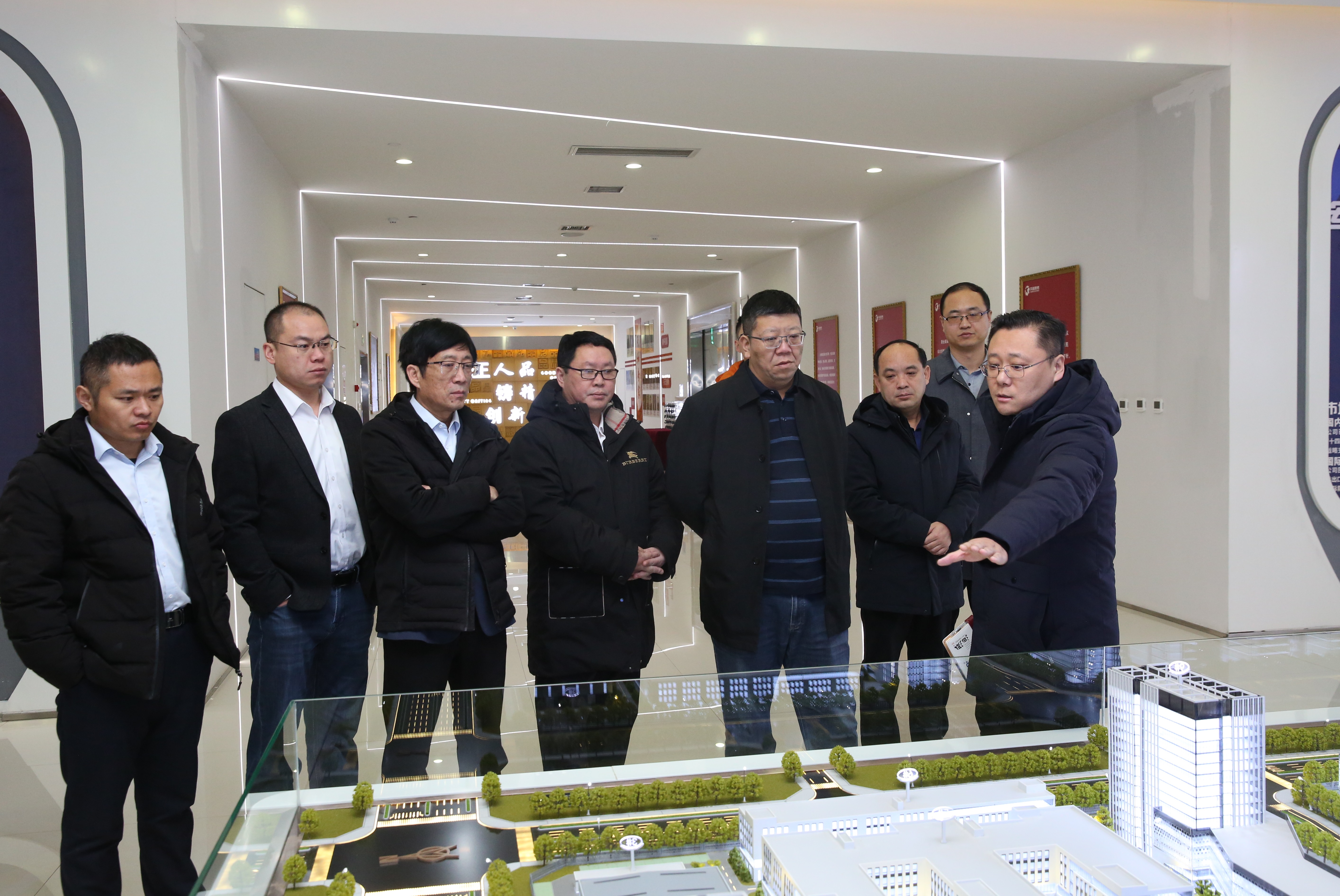 路桥集团总会计师王峰一行来我司旅行交流_众赢国际版