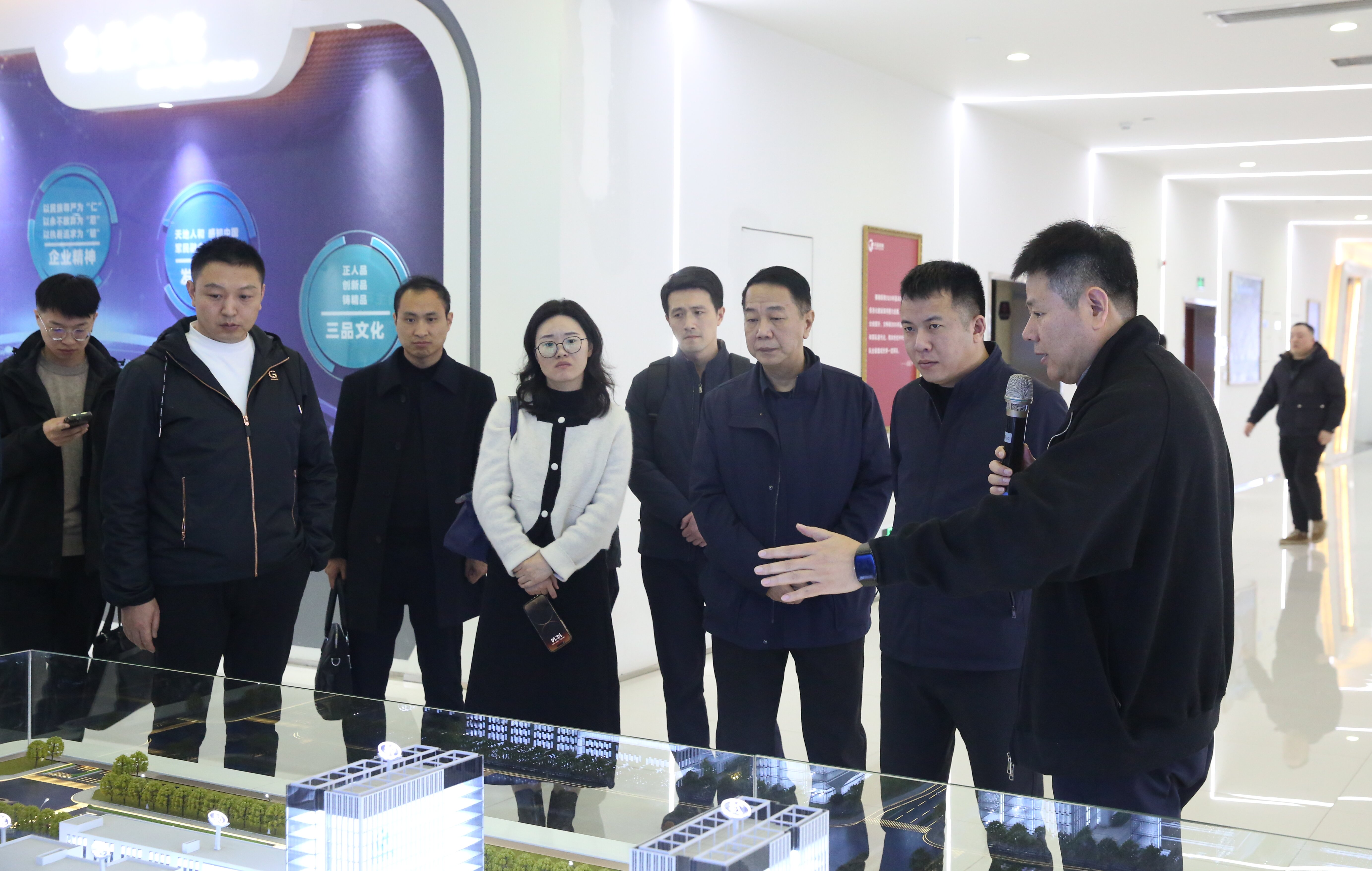 浙江省湖州市南浔区副区长丁一平来公司调研_众赢国际版