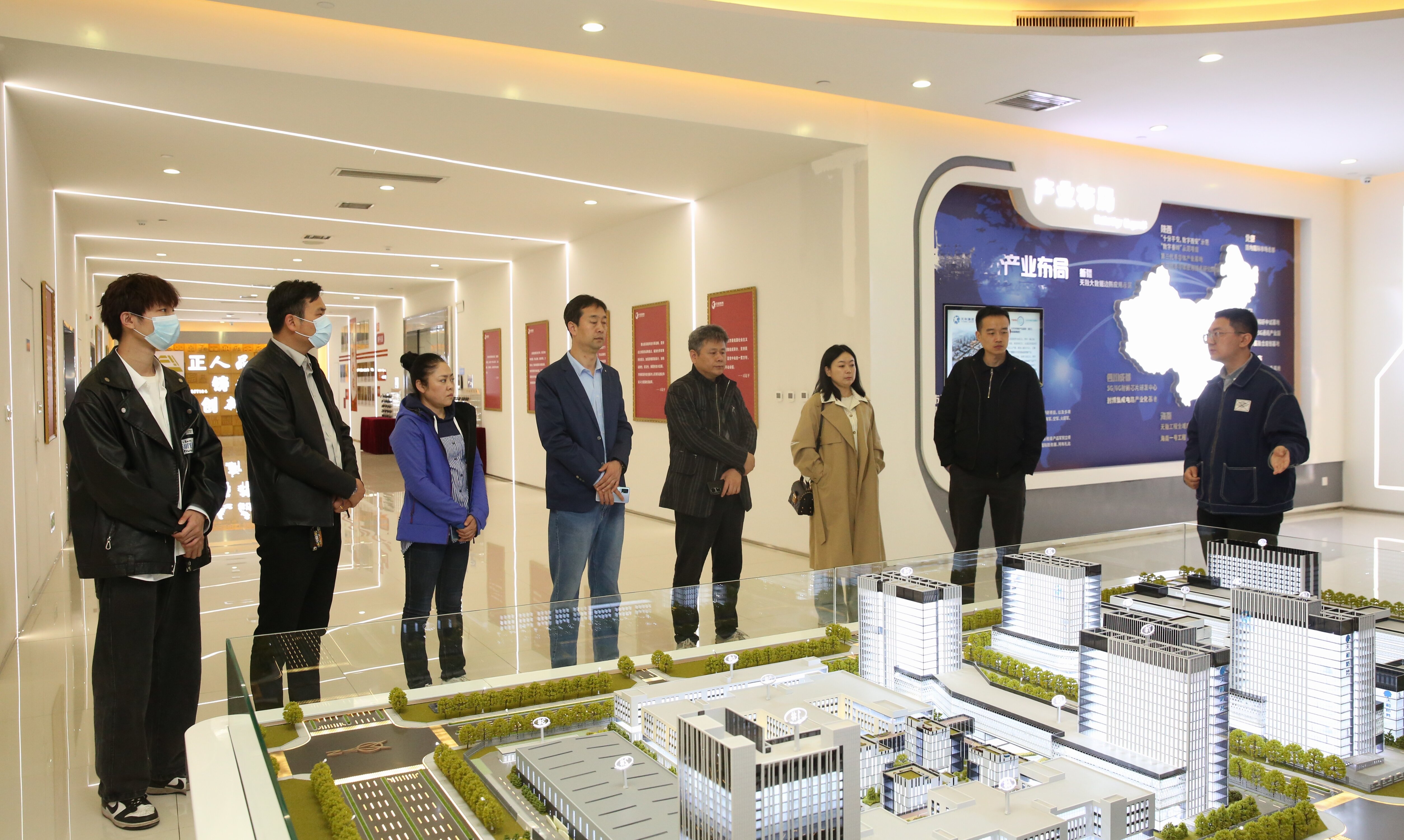 省国防企业立异生长增进会会员单位来我司考察交流_众赢国际版