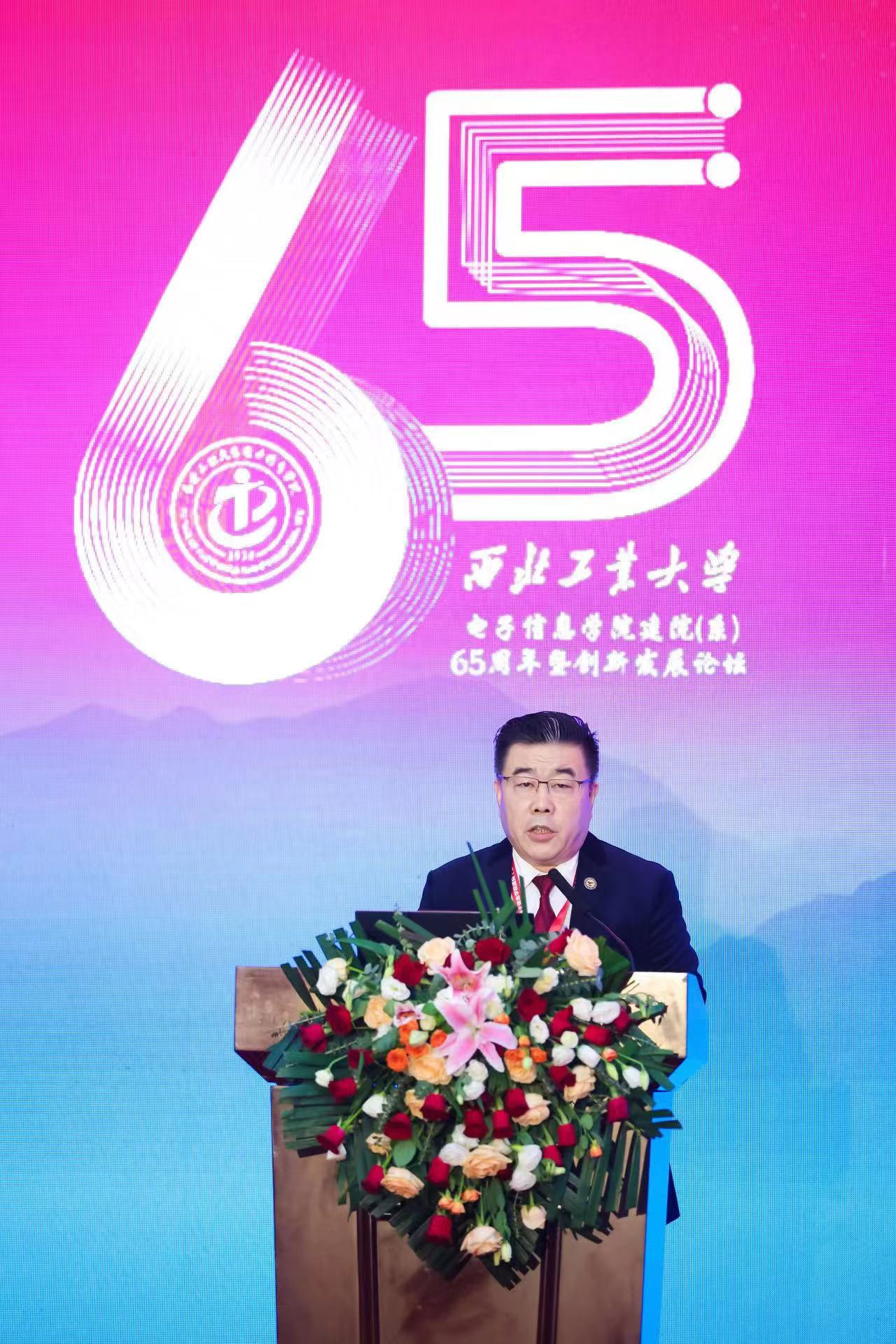 贺增林出席西北工业大学庆祝建校85周年 暨电子信息学院建院（系）65周年立异生长论坛并讲话_众赢国际版